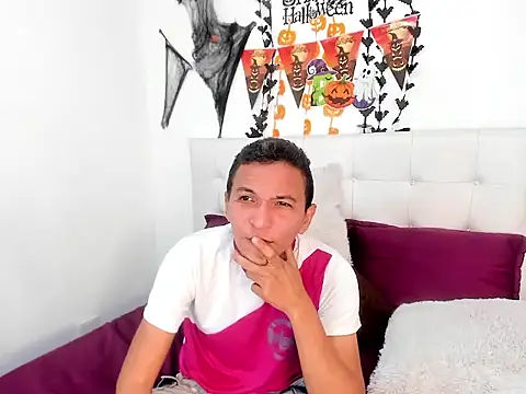 RichyTaylor  online show from October 2025 07:47:01 PM