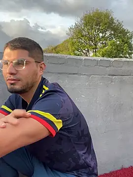 Snapshot of mirallesandbig chatting on October 2025 09:59:02 PM mirallesandbig online show from October 2025 09:59:02 PM