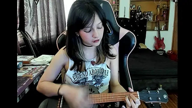 Maki Zein  online show from February 2026 08:26:02 PM