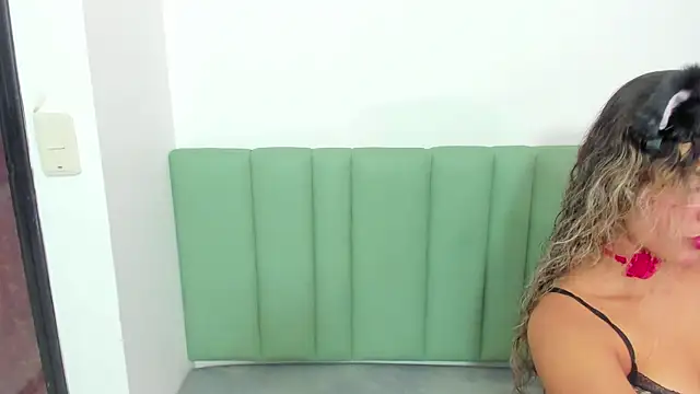 Snapshot of elizabeth_liones_ chatting on December 2025 04:11:02 AM elizabeth liones online show from December 2025 04:11:02 AM