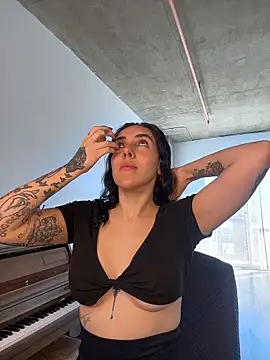 Lolathebaddie online show from March 2026 04:24:02 PM