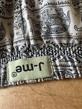 Snapshot of hummingbirds1612 chatting on February 2026 04:46:02 AM hummingbirds1612 online show from February 2026 04:46:02 AM