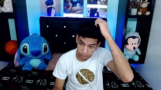 Snapshot of x_Aaron_x chatting on October 2025 04:15:01 AM x Aaron x online show from October 2025 04:15:01 AM
