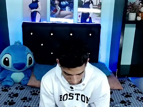 Snapshot of x_Aaron_x chatting on October 2025 04:02:02 AM x Aaron x online show from October 2025 04:02:02 AM