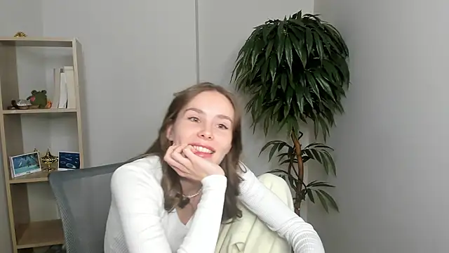 Snapshot of MonetLeitman chatting on October 2025 05:39:02 AM MonetLeitman online show from October 2025 05:39:02 AM