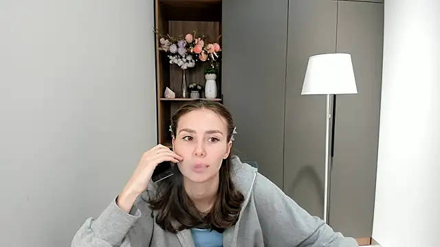 Snapshot of MonetLeitman chatting on October 2025 02:10:01 AM MonetLeitman online show from October 2025 02:10:01 AM