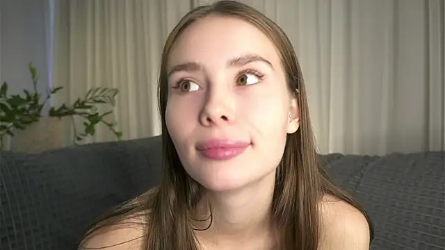 Snapshot of MonetLeitman chatting on October 2025 02:44:01 AM MonetLeitman online show from October 2025 02:44:01 AM