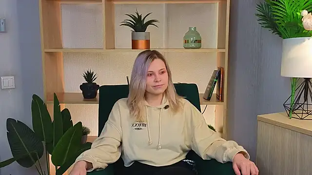 Snapshot of GeorginaPulgarin chatting on October 2025 12:58:01 PM GeorginaPulgarin online show from October 2025 12:58:01 PM
