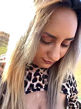 Snapshot of SinfulLovers33 chatting on November 2025 11:45:01 AM SinfulLovers33 online show from November 2025 11:45:01 AM