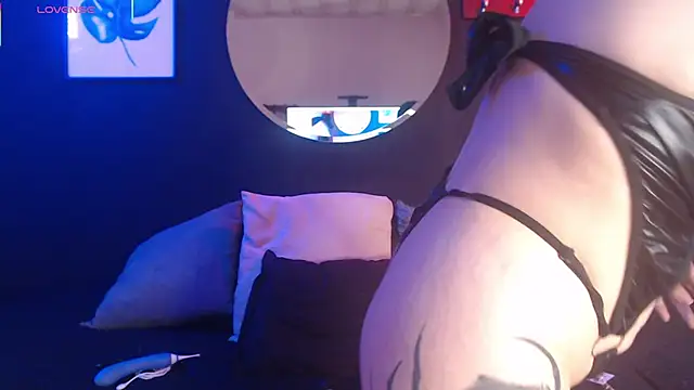 Snapshot of TamaraaRoss_ chatting on November 2025 06:52:02 PM TamaraaRoss online show from November 2025 06:52:02 PM