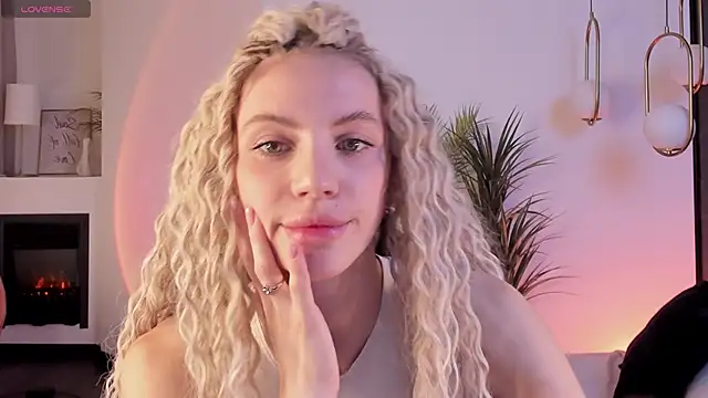 Snapshot of mia_silkk chatting on October 2025 06:24:02 AM mia silkk online show from October 2025 06:24:02 AM