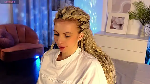 Snapshot of mia_silkk chatting on December 2025 06:19:01 AM mia silkk online show from December 2025 06:19:01 AM