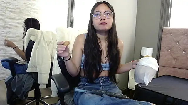 Snapshot of _kita chatting on November 2025 11:44:01 AM kita online show from November 2025 11:44:01 AM