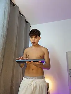 Snapshot of santi_Rush chatting on October 2025 08:53:02 PM santi Rush online show from October 2025 08:53:02 PM