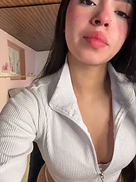 LunaMoore Pink online show from May 2026 11:48:02 AM