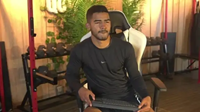 Snapshot of Reik_Vonn chatting on December 2025 12:20:01 PM Reik Vonn online show from December 2025 12:20:01 PM