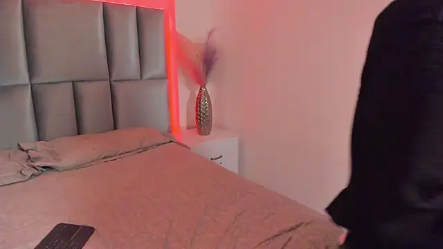 Snapshot of HollyPeach chatting on November 2025 04:20:01 PM HollyPeach online show from November 2025 04:20:01 PM