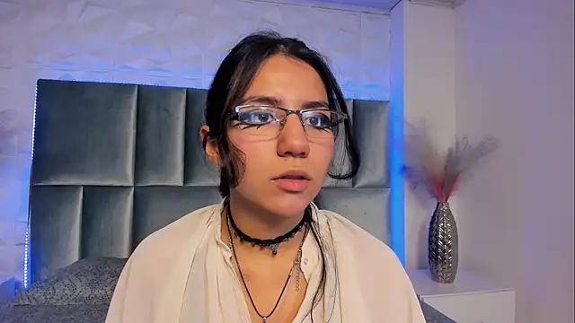 Snapshot of HollyPeach chatting on November 2025 07:46:01 PM HollyPeach online show from November 2025 07:46:01 PM