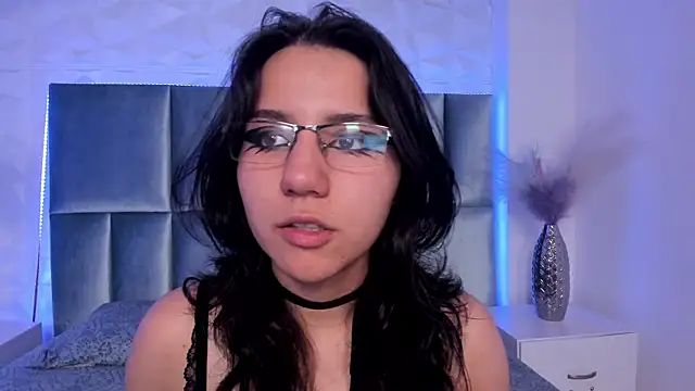 Snapshot of HollyPeach chatting on December 2025 07:31:02 PM HollyPeach online show from December 2025 07:31:02 PM