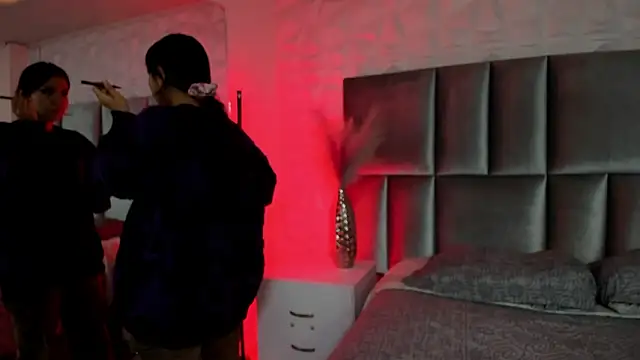 HollyPeach online show from March 2026 07:30:01 PM