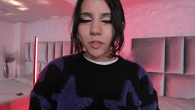 HollyPeach online show from April 2026 07:41:01 PM