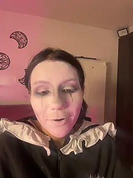 HollyPeach online show from June 2026 07:40:01 PM