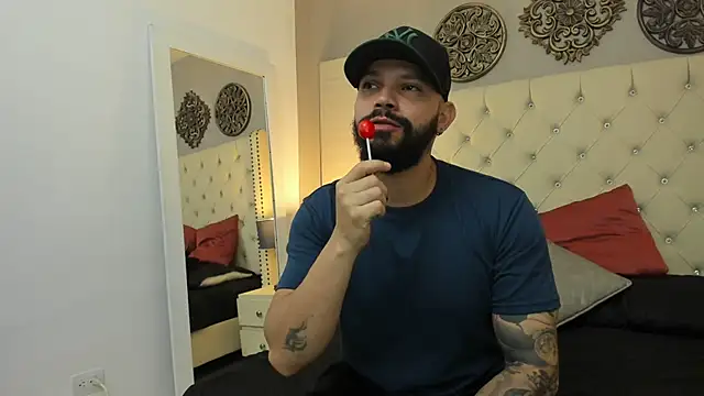 Snapshot of AlukardBig chatting on October 2025 08:20:02 PM AlukardBig online show from October 2025 08:20:02 PM