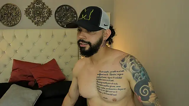 Snapshot of AlukardBig chatting on October 2025 08:10:01 PM AlukardBig online show from October 2025 08:10:01 PM