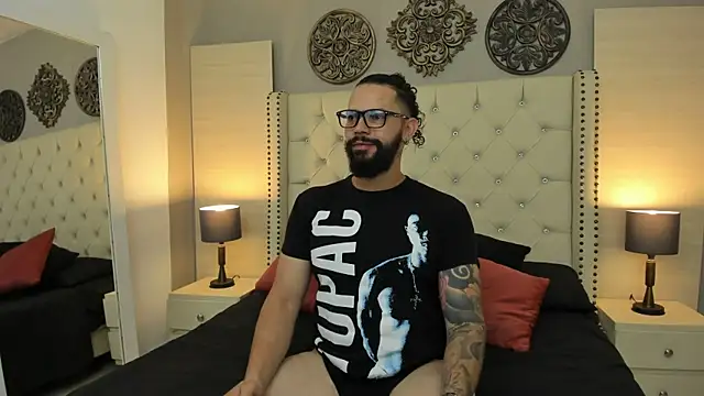 Snapshot of AlukardBig chatting on October 2025 09:04:01 PM AlukardBig online show from October 2025 09:04:01 PM