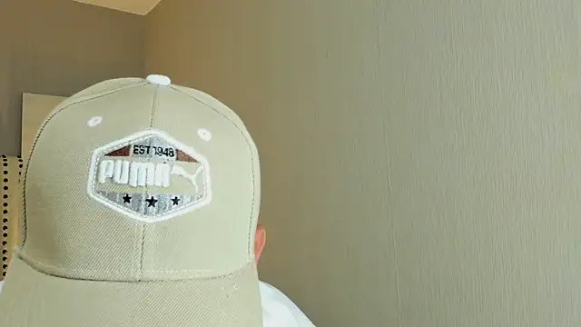 Snapshot of AlukardBig chatting on October 2025 08:20:01 PM AlukardBig online show from October 2025 08:20:01 PM