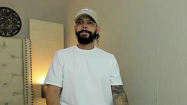 Snapshot of AlukardBig chatting on October 2025 06:23:01 PM AlukardBig online show from October 2025 06:23:01 PM