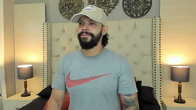 Snapshot of AlukardBig chatting on November 2025 12:18:01 PM AlukardBig online show from November 2025 12:18:01 PM