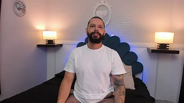 Snapshot of AlukardBig chatting on November 2025 01:01:02 PM AlukardBig online show from November 2025 01:01:02 PM