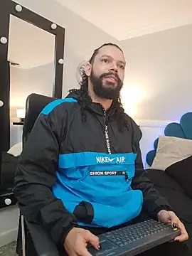 Snapshot of AlukardBig chatting on November 2025 01:11:02 PM AlukardBig online show from November 2025 01:11:02 PM