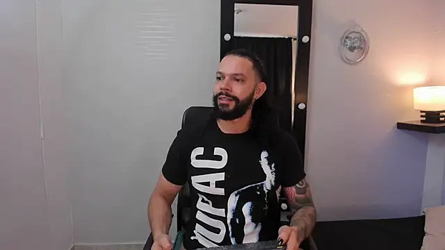 Snapshot of AlukardBig chatting on November 2025 01:22:02 PM AlukardBig online show from November 2025 01:22:02 PM