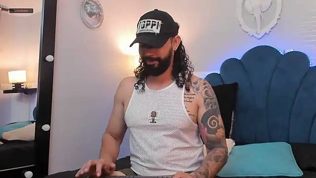 Snapshot of AlukardBig chatting on December 2025 01:31:01 PM AlukardBig online show from December 2025 01:31:01 PM