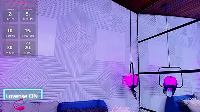 Snapshot of CinnamonHeat chatting on October 2025 11:10:02 AM CinnamonHeat online show from October 2025 11:10:02 AM