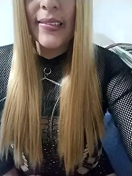 Snapshot of YEIMYlove chatting on November 2025 02:43:02 AM YEIMYlove online show from November 2025 02:43:02 AM