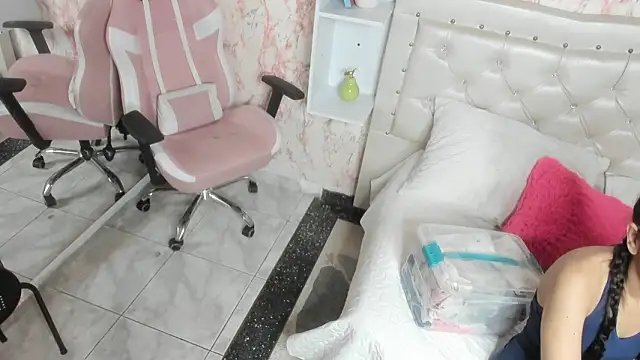 GabbiePrice online show from February 2026 02:27:02 PM