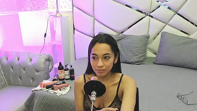 GabbiePrice online show from June 2026 10:35:01 AM