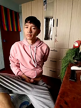 Snapshot of heyy_noah11 chatting on October 2025 03:35:02 PM heyy noah11 online show from October 2025 03:35:02 PM