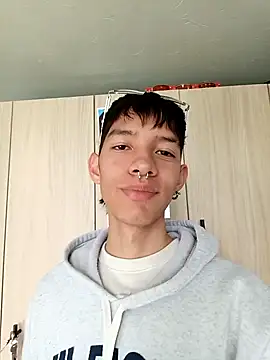 Snapshot of heyy_noah11 chatting on October 2025 08:31:02 PM heyy noah11 online show from October 2025 08:31:02 PM