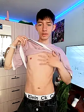 Snapshot of heyy_noah11 chatting on October 2025 09:49:01 PM heyy noah11 online show from October 2025 09:49:01 PM