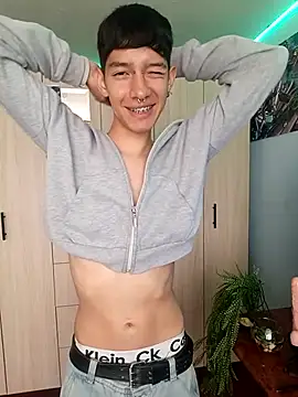 Snapshot of heyy_noah11 chatting on November 2025 06:42:02 PM heyy noah11 online show from November 2025 06:42:02 PM