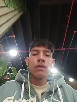 Snapshot of heyy_noah11 chatting on November 2025 07:52:02 PM heyy noah11 online show from November 2025 07:52:02 PM