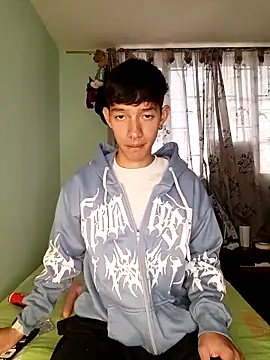 Snapshot of heyy_noah11 chatting on November 2025 10:11:02 PM heyy noah11 online show from November 2025 10:11:02 PM