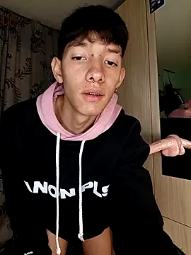 Snapshot of heyy_noah11 chatting on December 2025 01:33:01 AM heyy noah11 online show from December 2025 01:33:01 AM