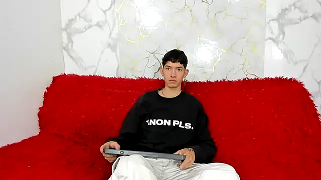 heyy noah11 online show from May 2026 01:29:02 PM