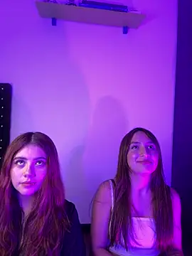 Snapshot of Leah_moon1 chatting on December 2025 04:18:02 AM Leah moon1 online show from December 2025 04:18:02 AM