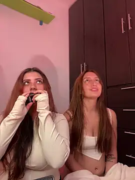 Snapshot of Leah_moon1 chatting on February 2026 05:45:01 AM Leah moon1 online show from February 2026 05:45:01 AM